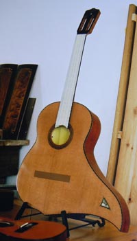 Guitare Grand-Piano, corps allongé